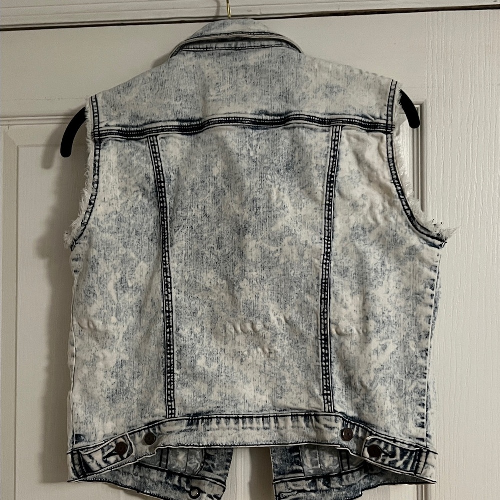 Buffalo David Bitton 1973 acid wash jeans vest. Has stretch and adjustable back - Picture 5 of 10